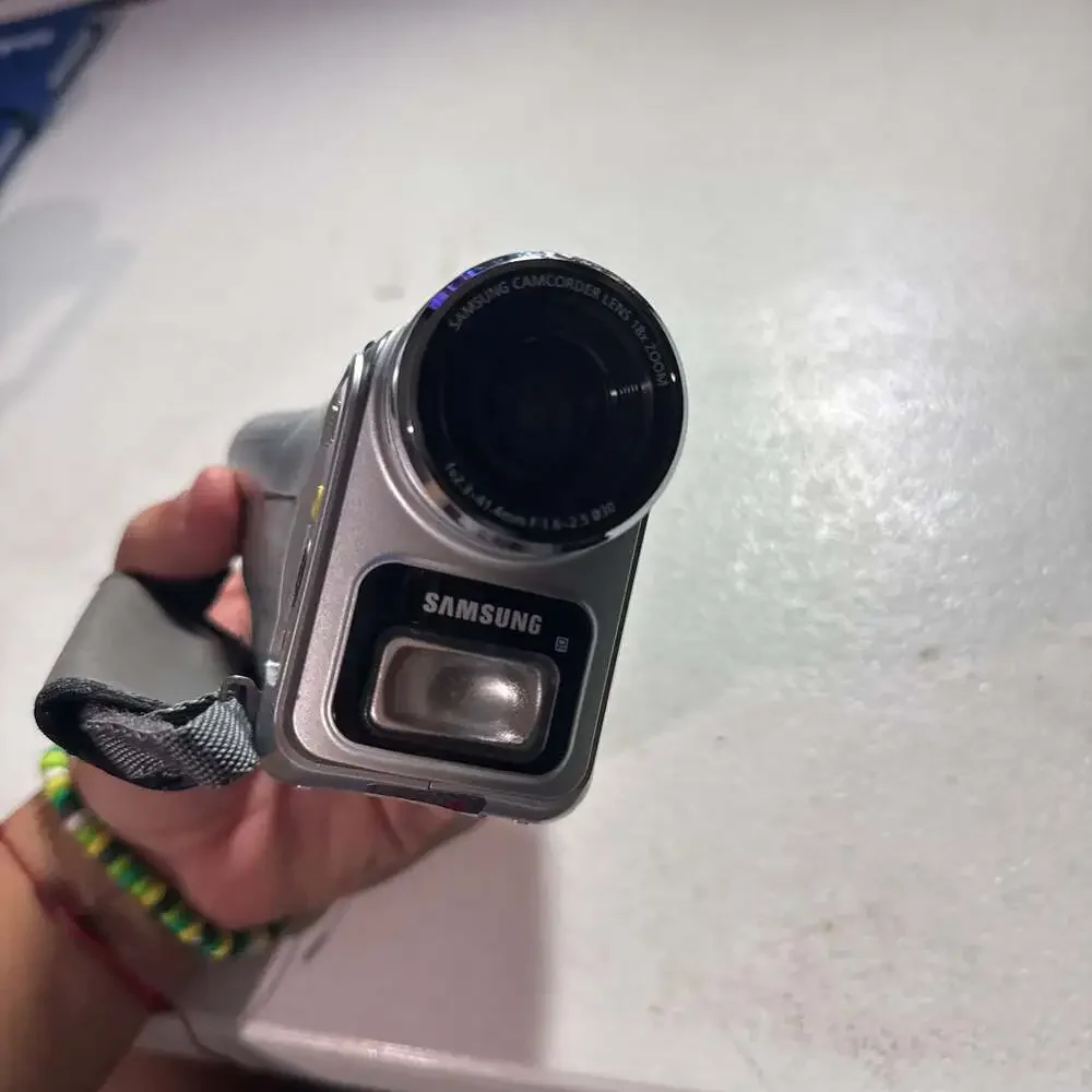 Samsung Digital-cam Mini DV Camcorder 18x Digital Zoom not tested